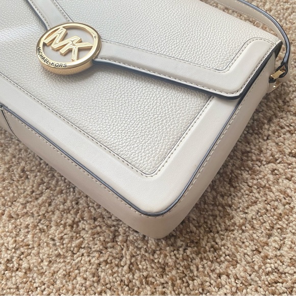 Michael Kors White Shoulder Bag - Picture 7 of 16